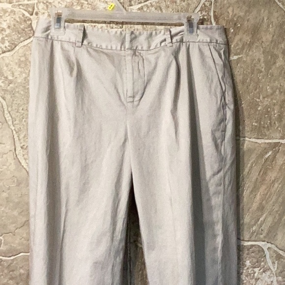 Kate Spade Cropped Khakis. E20 - Picture 1 of 7